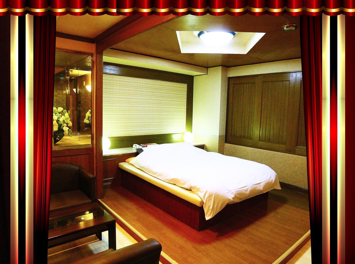 Kyoto Hotel Crown (Adults Only) Exterior photo